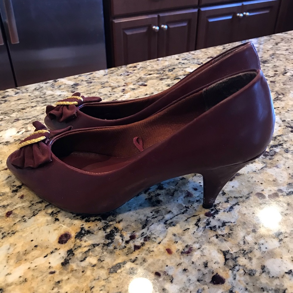 EUC maroon heels